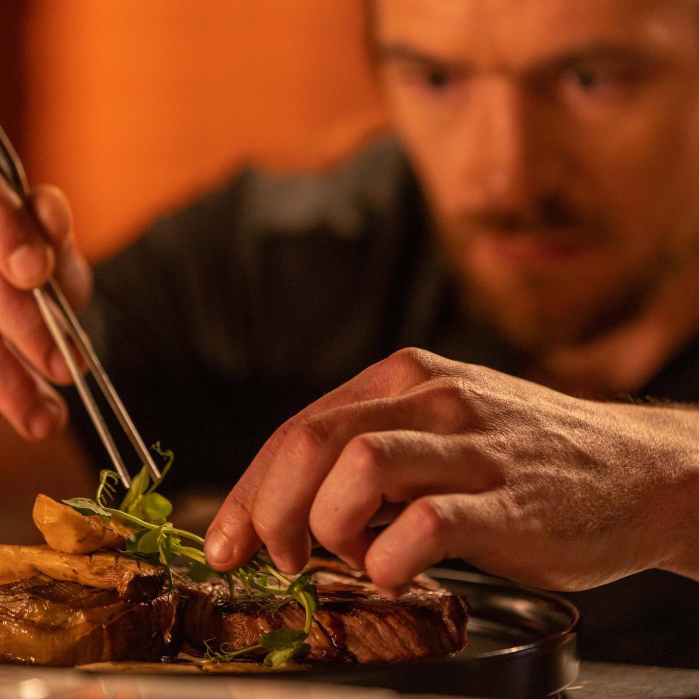 360 Degree behind the curtain décor, styling, en menu design scroll image