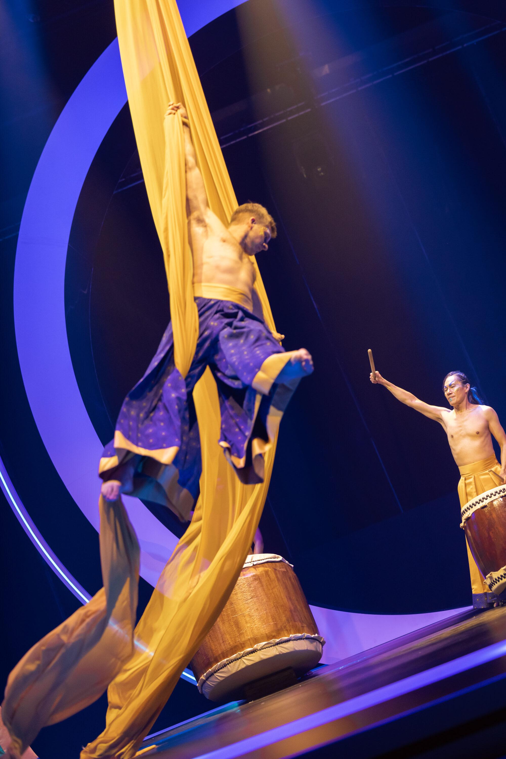 Music and acrobatics spectacle